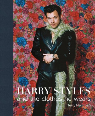 HARRY-STYLES-AND-THE-CLOTHES-HE-WEARS-mede-Bookstore